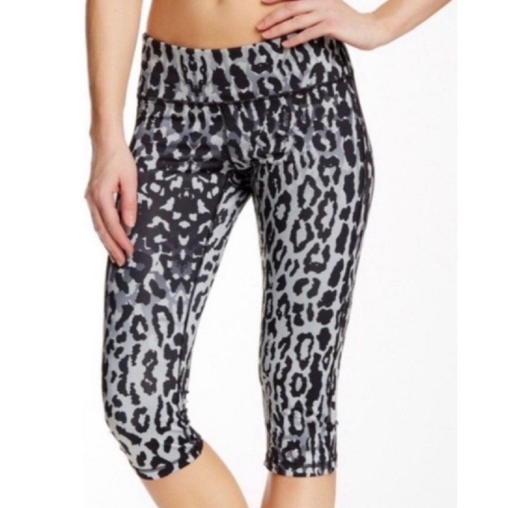 Z by Zella Leopard print Capri Leggings
